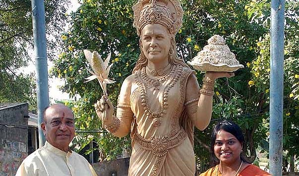 சோனியாகாந்திக்கு கோவில் கட்டியுள்ள தெலங்கானா காங். தலைவர்